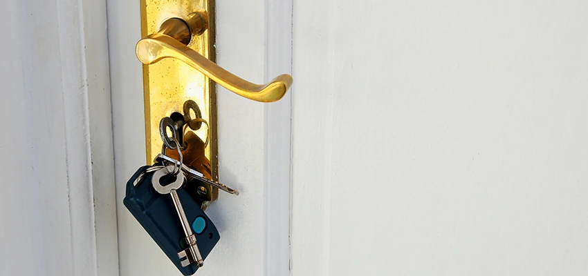 Broken Door Key Extraction in West Hollywood, CA